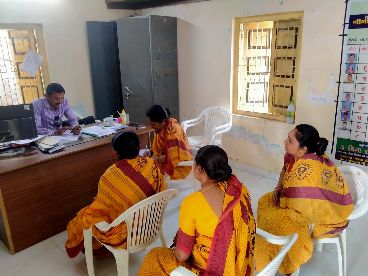 ઈ શ્રમ કાડૅ કેમ્પ બાબતે મીટીંગ કરી.