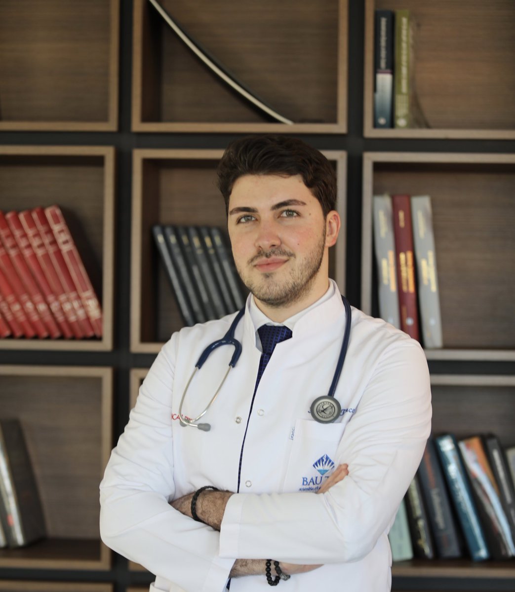 Sağlık hizmetlerinin ülkemizde en üst seviyeye çıkarılması için fedakarca çalışan ve sağlık alanında değerli katkılarda bulunan tüm meslektaşlarımın ve sağlık çalışanlarının 14 Mart Tıp Bayramını kutlarım.  #14mart  #14MartTipBayramı