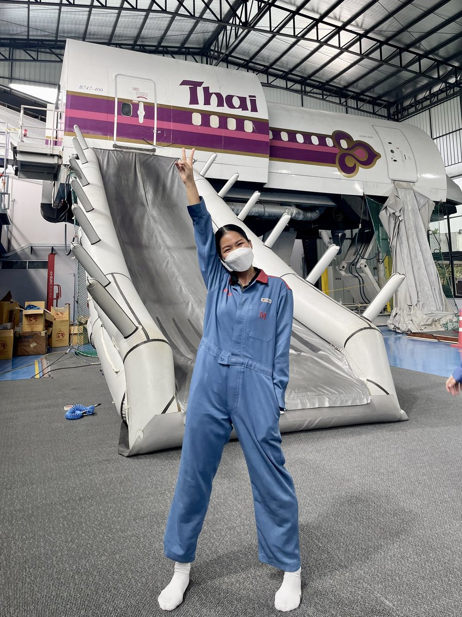 plxxyyvi's tweet photo. เห็นน้องๆปี3ไปกระโดดสไลด์ในวิชาของสาขาธุรกิจการบิน ม.ศรีปทุม พี่ปี4เลยอยากอวดบ้างงง🥹💖 #ศรีปทุม #SPU #DEK67
#dek66 #ธุรกิจการบิน https://t.co/ya9SrKo3kp