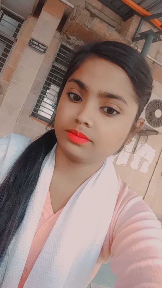 Poojasingh00717's tweet photo. Mood 😶look
#fantastic #look #queen @tweeter#jaan https://t.co/nr24uY0gKe