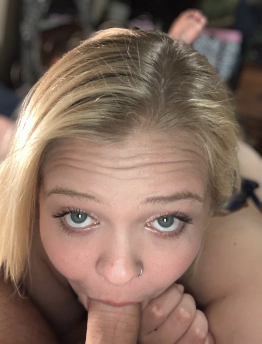 I&rsquo;m #sellingcontent if you&rsquo;re #BUYINGCONTENT !! $5 premade videos, get them before I go to bed !! Dm<a href="/tag/sellingcontent"class="tags">#sellingcontent</a><a href="/tag/buyingcontent"class="tags">#BUYINGCONTENT</a>