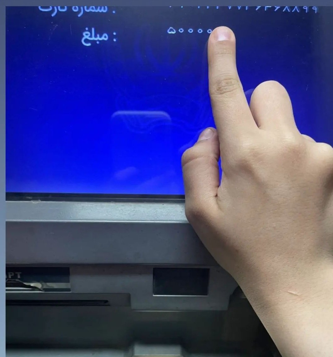 Cichlo0's tweet photo. وقتی با 28 سال سن  میرم دم عابربانک
💜 https://t.co/I0zpfl5I2D