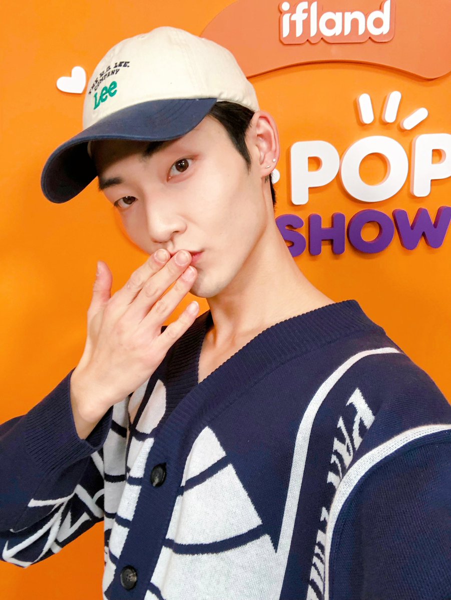 studiojambox's tweet photo. -
ifland K-POP SHOW ❣️

THE BOYZ 메타버스 팬미팅 DAY ✨

토끼천사 제이콥 🐰
달빛감성 케빈 🌙
인간 천혜향 주학년 🍊

덥즈 셀카 💛💛💛💛
#덥즈미모에 #더비심쟝무리 💦

#KPOPSHOW #THEBOYZ 
#더보이즈 #주학년 #케빈 #제이콥 

—
https://t.co/fYmATNnfA6 https://t.co/CRcvFIX8n7