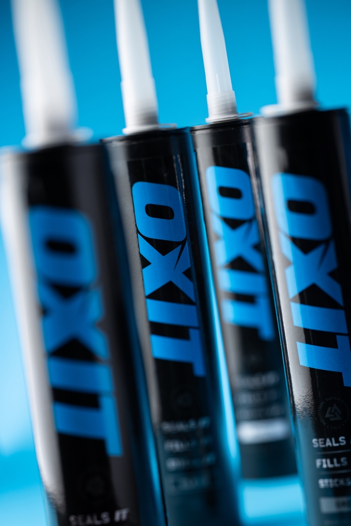 OXToolsNL's tweet photo. OXIT - 3 in 1 lijm, kit &amp; gaatjesfuller

Houd onze socials in de gaten om te zien hoe sterk OXIT is! 

#lijm #plamuur #kit #nieuwproduct #constructie #NoBullJustOX https://t.co/JwPf6sP1pV