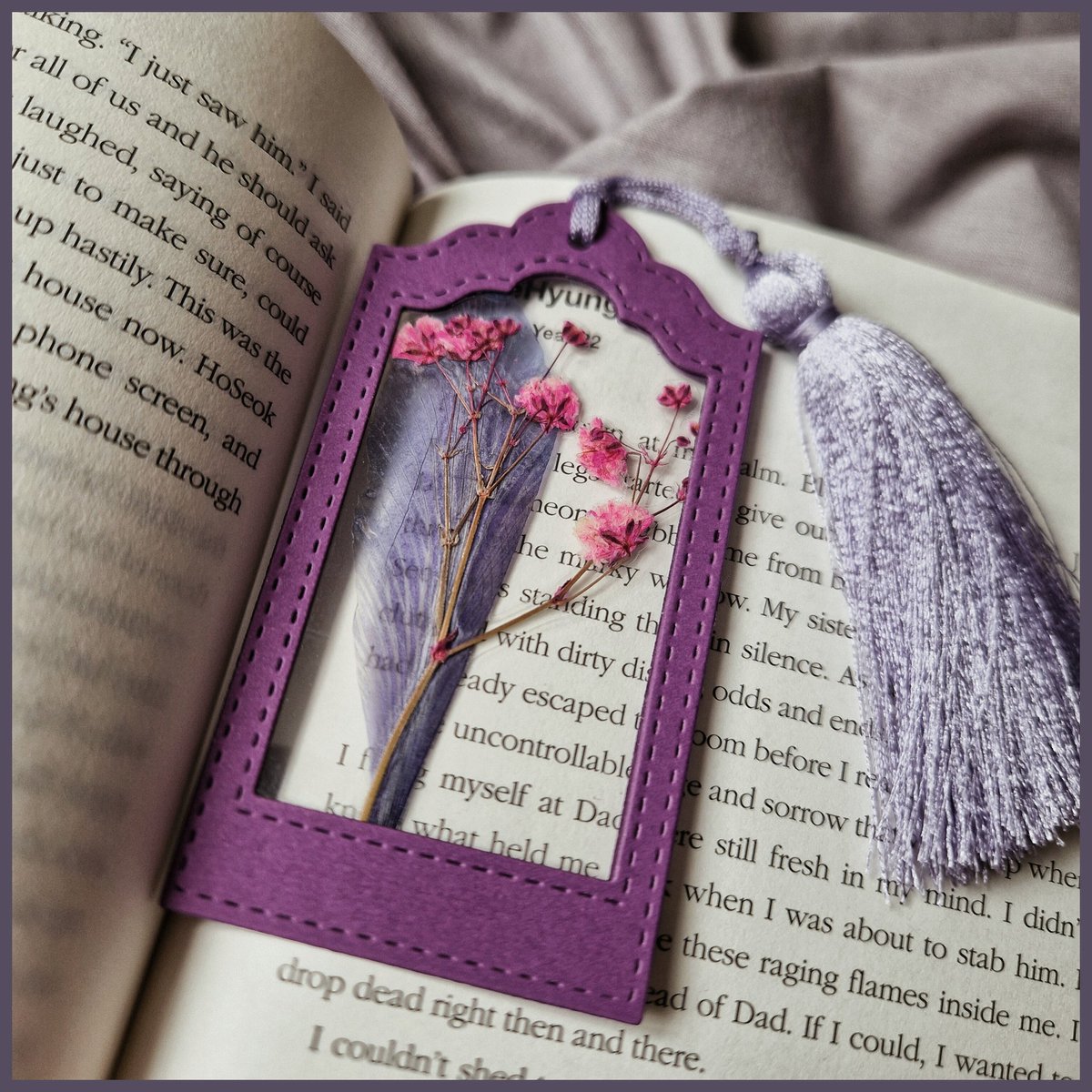 ViktorijaArts's tweet photo. [LT] 🏷 Rankų darbo knygų skirtukas su džiovintomis gėlėmis 🌸

[ENG] 🏷 Handmade bookmark with dried flowers 🌸

#code_DAISY #ViktorijaArtist #art #artist #handmade #craft #Lithuania https://t.co/ceCjxGD4cc