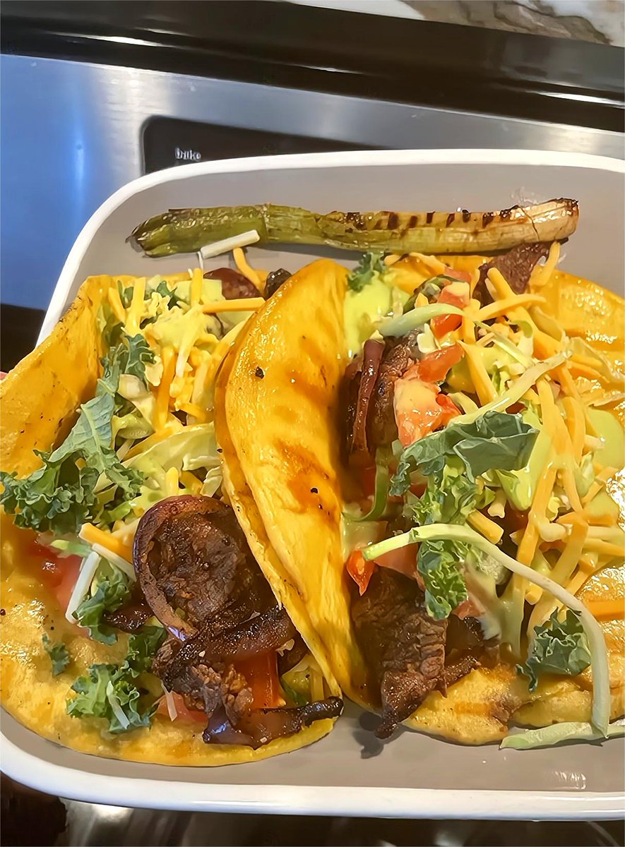 clockitchen's tweet image. The grooves allow for quick cooking and juicy meat 🍖 while clean up is a breeze 💨 
Do you own a cast iron pan yet? 🍳  😍 

#CookingTips #KitchenEssentials #CastIronCookware #FoodieFaves #GrillPanLove #EasyCleanUp #HomeCooking