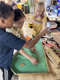 Such a fantastic way to make math exciting and engaging! Grade 4 students used right, obtuse, and acute angles to create their own mini-golf course, showcasing their creativity and problem-solving skills. #STEMeducation #MathIsCool #aesdelhi📐⛳️🤩🧮