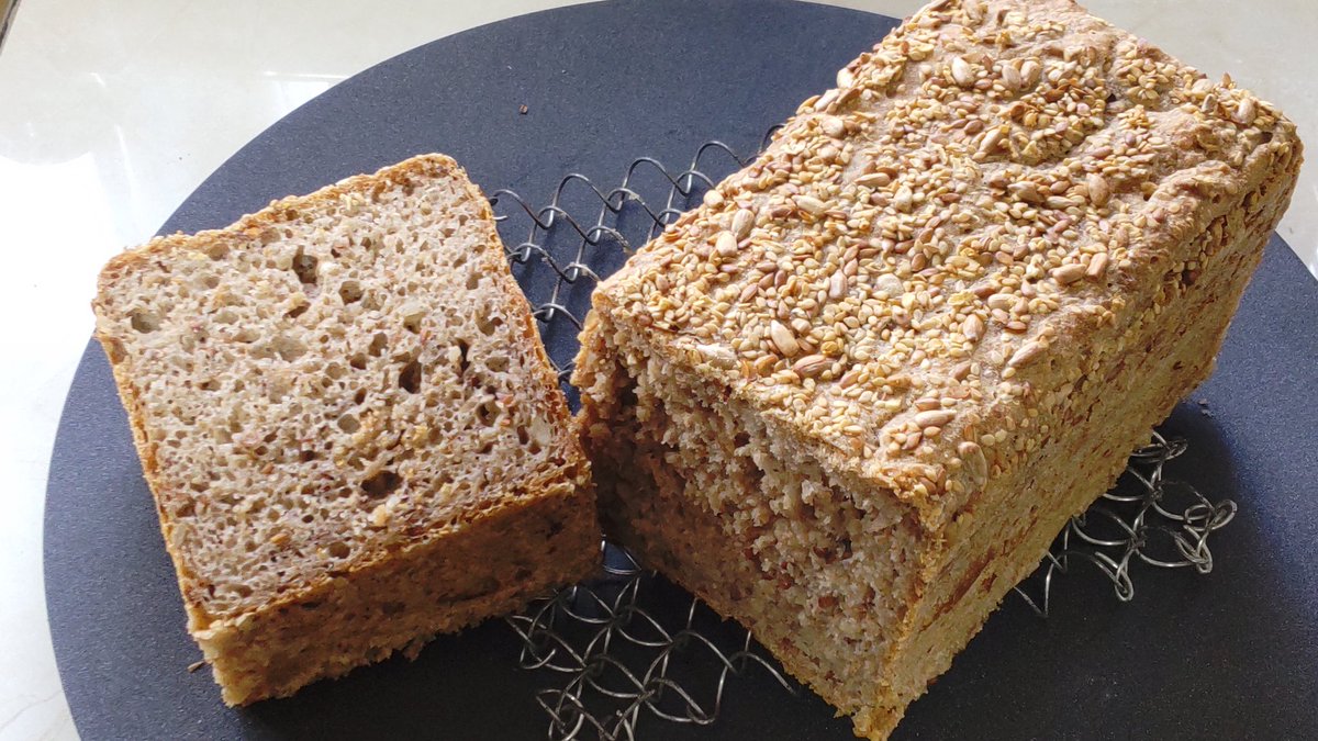 Tooom67640068's tweet photo. Rye bread with 5 grains https://t.co/F8CgfAJuy1