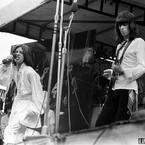 VLafora's tweet photo. Mick &amp; Keith, Stones in the Park 1969
📷 #AlanMesser #HydePark 
https://t.co/xtv5WzClIj
@MickJagger @officialKeef 
Happy Tuesday @Natalie62292640 @resident219 @denajag @HarperMarvin5 @werthro @AJDMaru @cheers16 @ginger_l1 @Gingersl2 @prolixmusic_ @StanislasPetit @RockFotosJT https://t.co/WCOLZJ5IPL