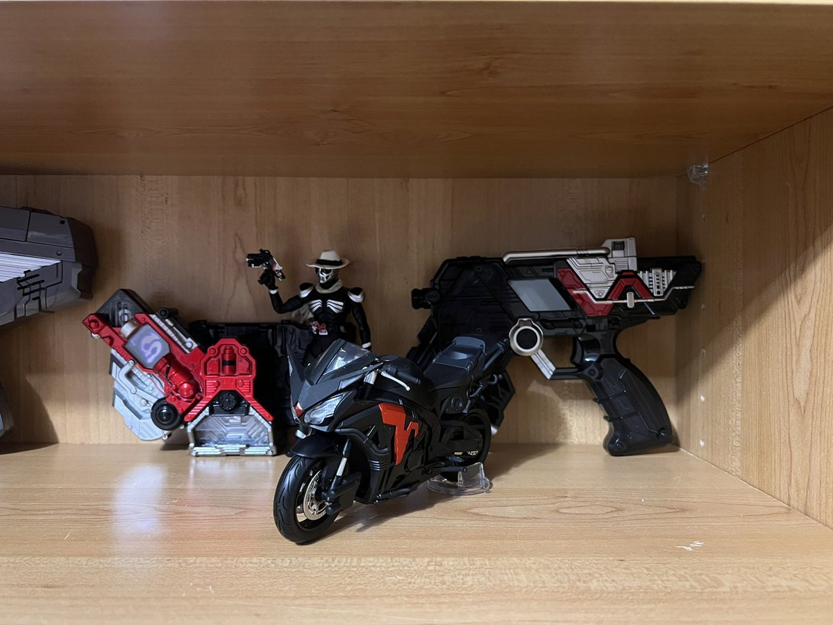 Finally got my Kamen Rider Skull set complete!