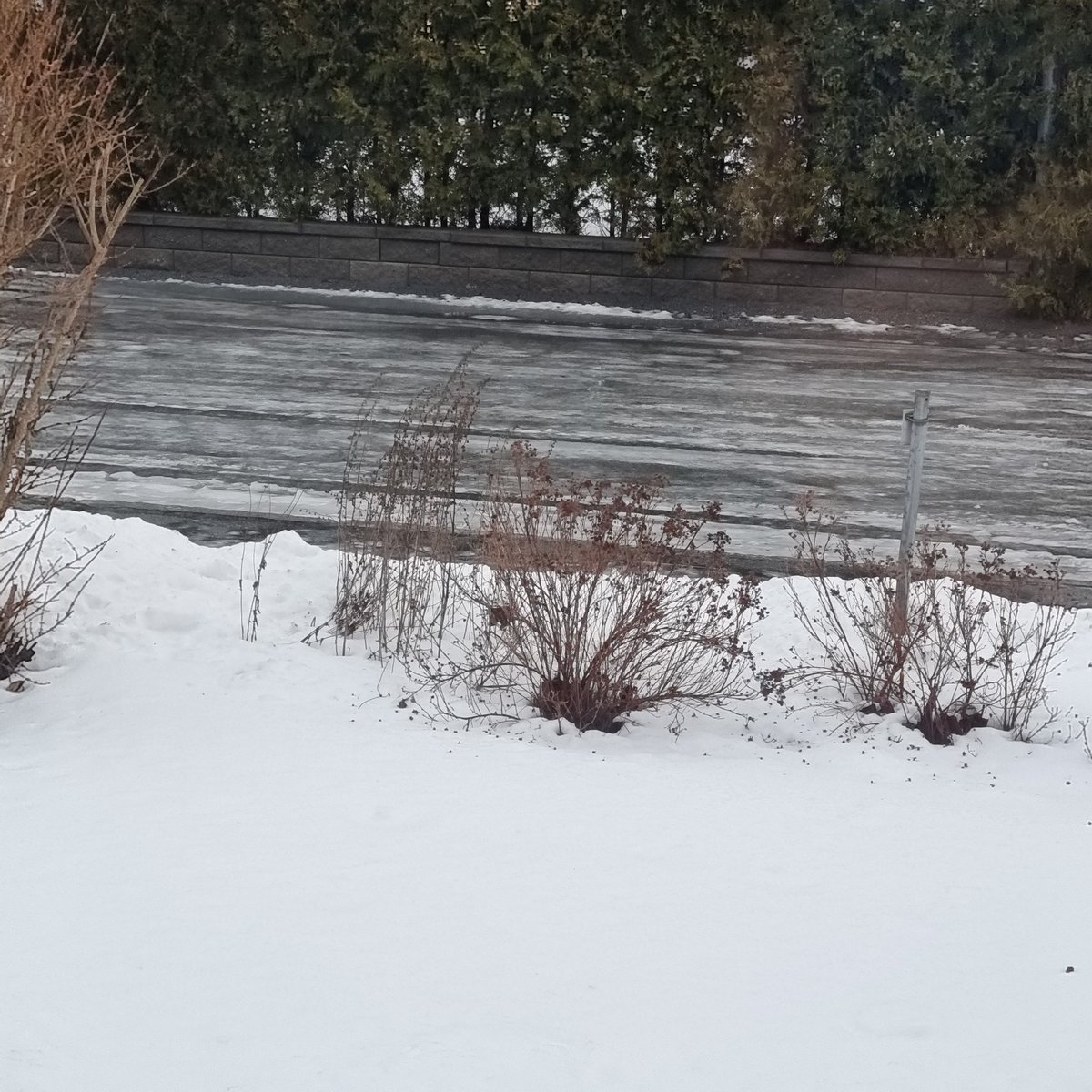 PBodeang's tweet image. Så glad att jag kan jobba hemma så jag slipper ge mig ut på is på gatorna idag