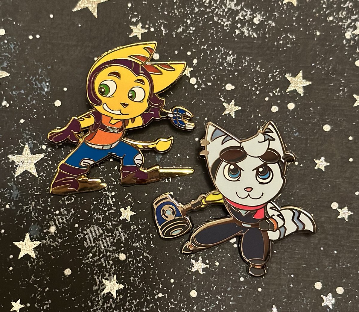 SpaceJacketArt's tweet photo. 2 brand new #Ratchet and #Rivet enamel pin at my shop! 

https://t.co/LmnZd15lph

#RatchetAndClank  #enamelpin https://t.co/AEEVQT3ERe