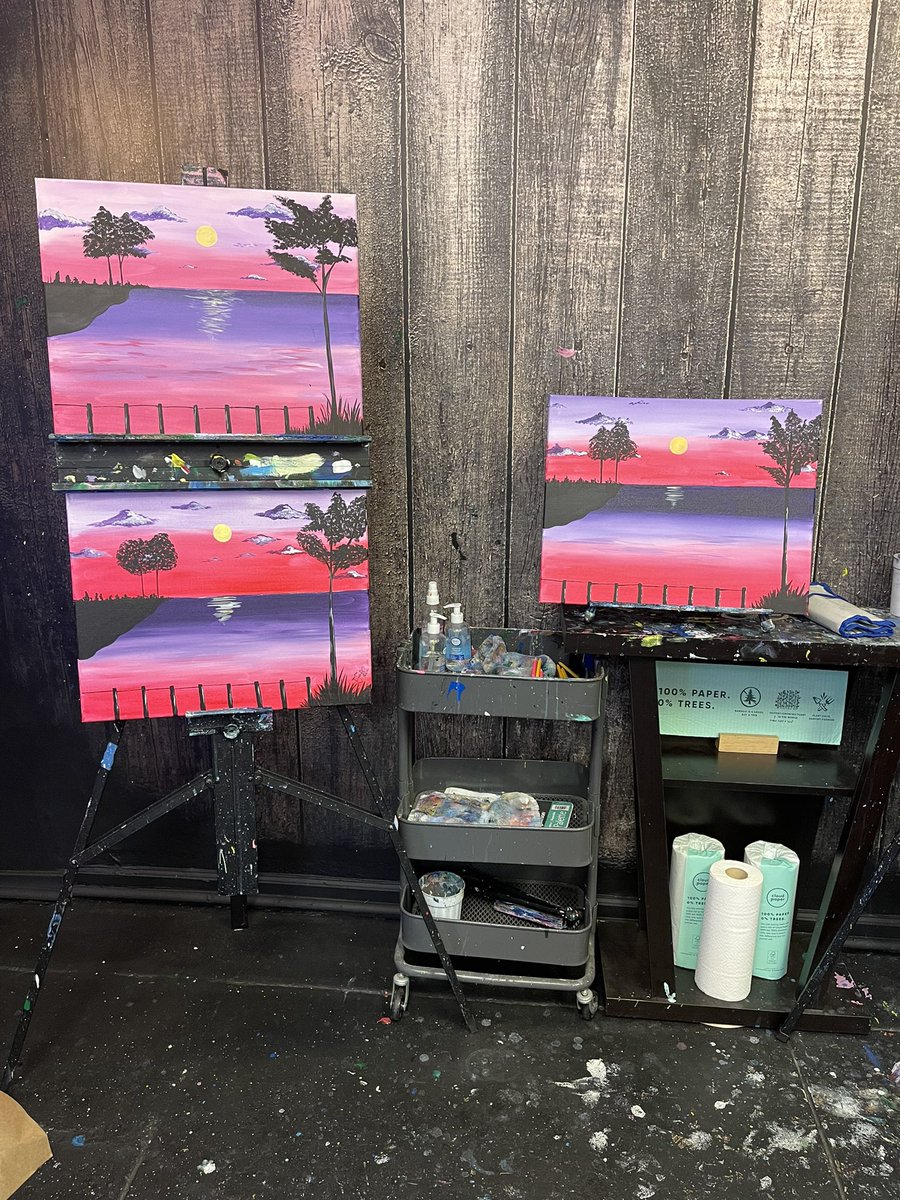 EnlightenedAunt's tweet photo. 🫢 I showed up to the studio to teach a class and my ass wasn’t even on the schedule 🥴 They told me to stay and make the money… so OK… 😏 had a blast!
#PaintNightWithTam
#DoingWhatEyeLove https://t.co/2LGHz7XimZ