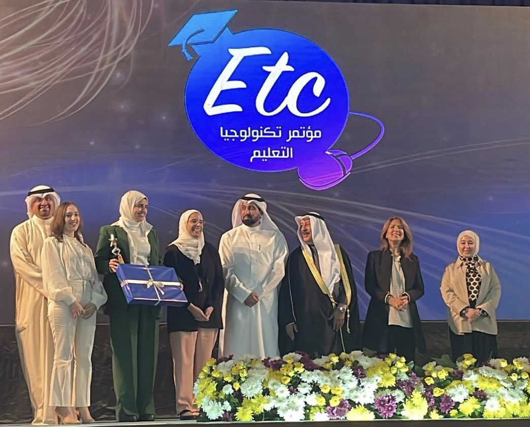 CpE_KU's tweet photo. 🥇النجاح لا يجد الشخص، بل الشخص هو الذي يجد النجاح🥇

نبارك لطلبة القسم فوزهم بجائزة الكويت لتكنولوجيا التعليم عن مشروع (كتابي) .. 💐 https://t.co/BXtIGTrpL2