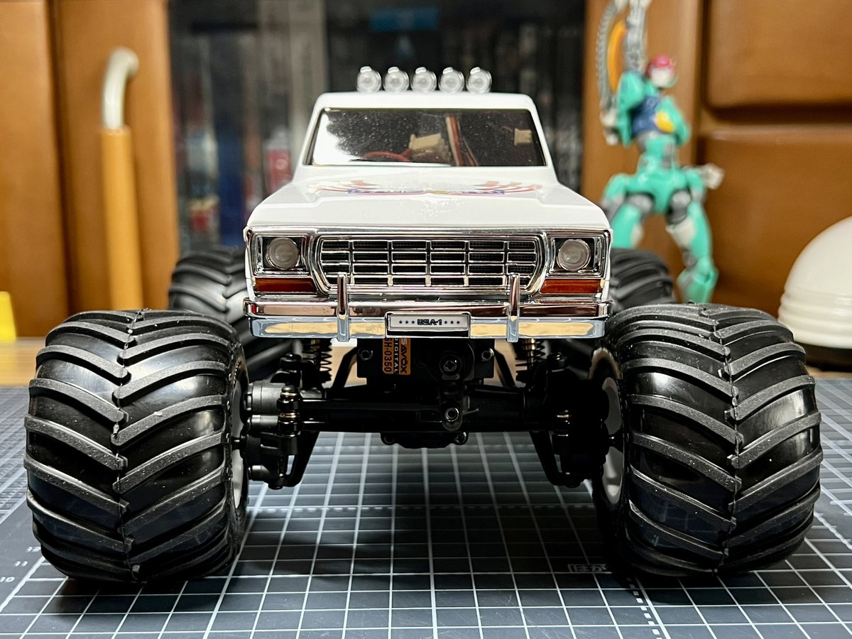 HiDeNom1's tweet image. JCONCEPTSホイール＆タイヤ装着！
ハブを黒く塗ればよりそれっぽいかとも思いましたが、ひとまずこれで完成。

#JConcepts #RCAWD #MAXSMASHER #USA1