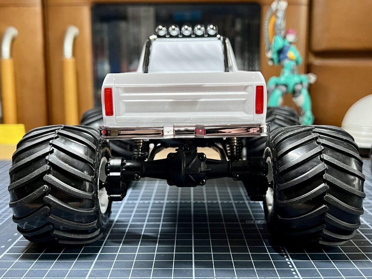 HiDeNom1's tweet image. JCONCEPTSホイール＆タイヤ装着！
ハブを黒く塗ればよりそれっぽいかとも思いましたが、ひとまずこれで完成。

#JConcepts #RCAWD #MAXSMASHER #USA1