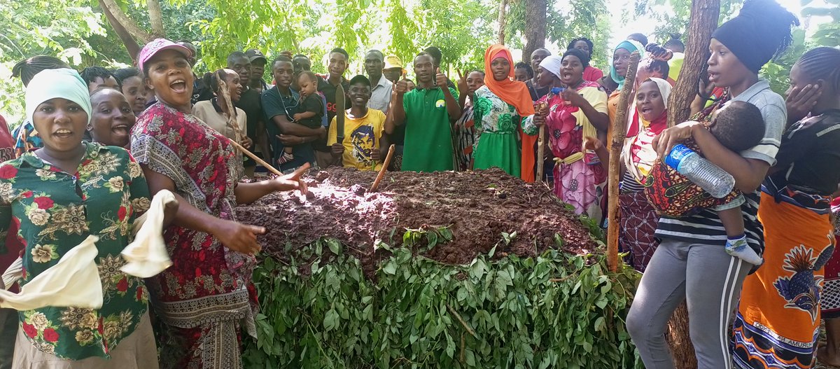 KilimoHai's tweet photo. Did you know that over 30% of household waste can be composted? By composting, you can reduce waste and improve soil health! #compostmanure
#sustainability https://t.co/OfYC89BtX1