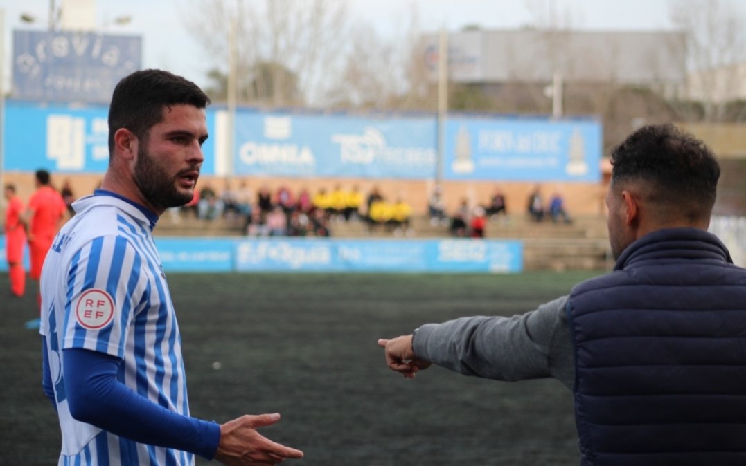 FerrandisAdrian's tweet photo. El que piense que nos rendimos, que estamos derrotados , que nos dejamos ir .. que vengan el viernes al Olagüe 17:00 hablaremos justo ahí.@CF_Gandia https://t.co/lBV7T1cl9G
