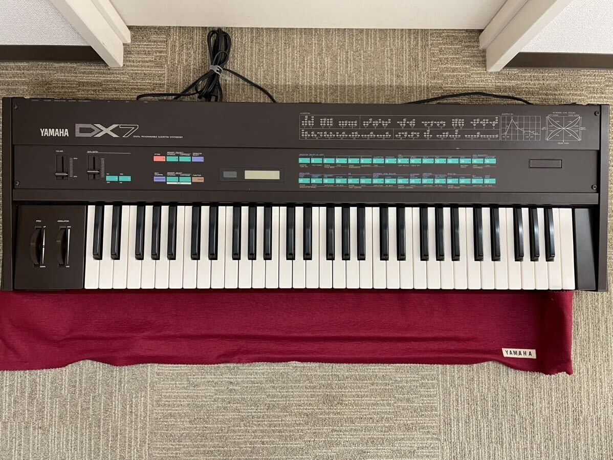 nice keyboard and sound. i love it.🎹
 #yamaha #DX7 #synthesizer #synth #synthwave 
#synthrock #synthpop #electronicmusic #digitalsynth #analogsynth #musicproducer #musicindustry #schoolofmusic #classickeyboards #vaporwave #electronicmusician #synthstudio #experimentalmusic