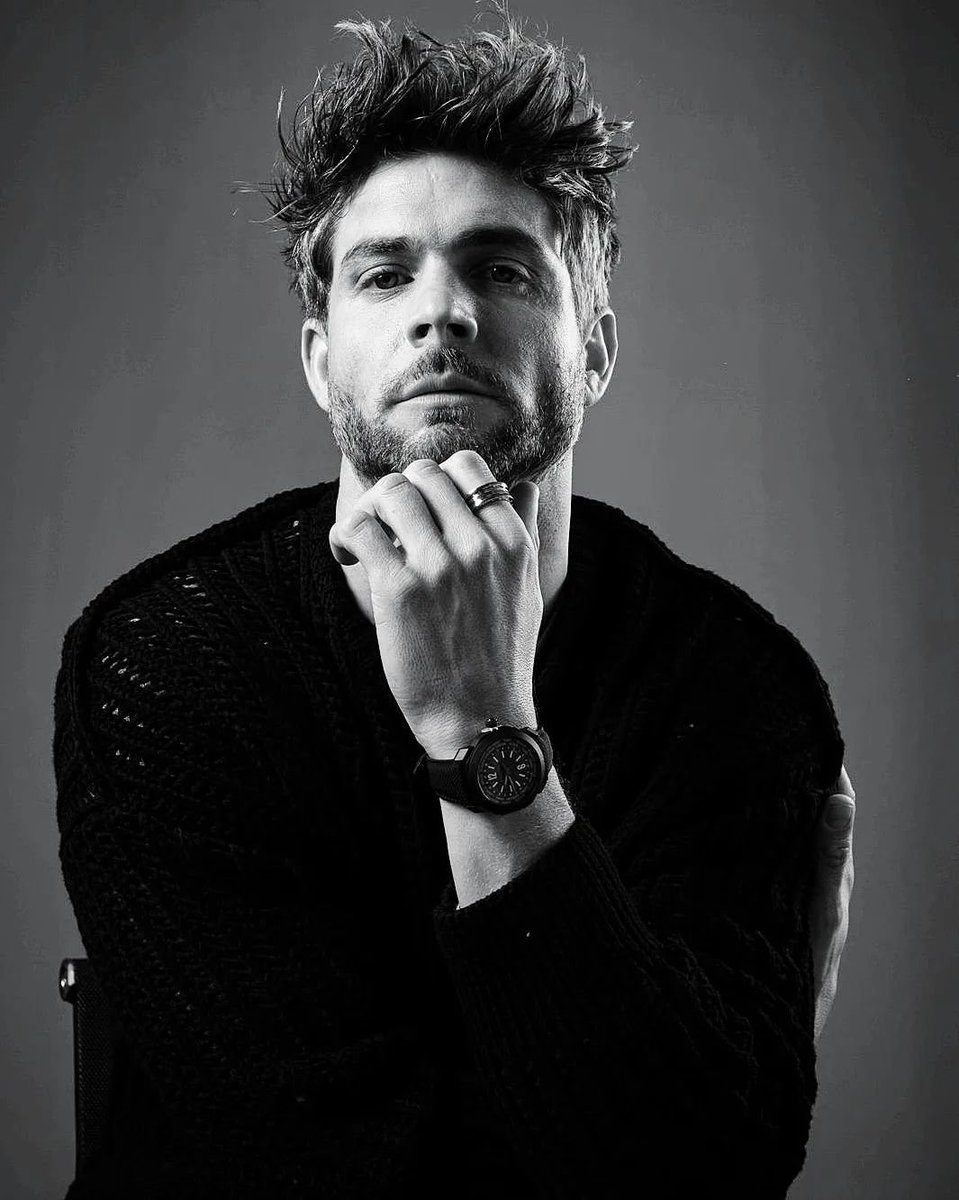 laspancheritass's tweet photo. #PanchiEnPortada 🤩🙌🏻✨️ no se pierdan esta edición del 15 aniversario de la @RevistaBlack con @PancheriHoracio en portada, en compañía de @Bulgariofficial 😍👌🏻🖤
#RevistaBlack #HoracioPancheri 💙💚 https://t.co/adMrA7Kx4s