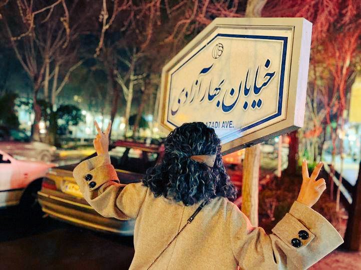 ay_iranam's tweet photo. بریم به طرف آزادی✌️اماده ای؟؟
#مهسا_امینی https://t.co/YNZ1rO0Lhm