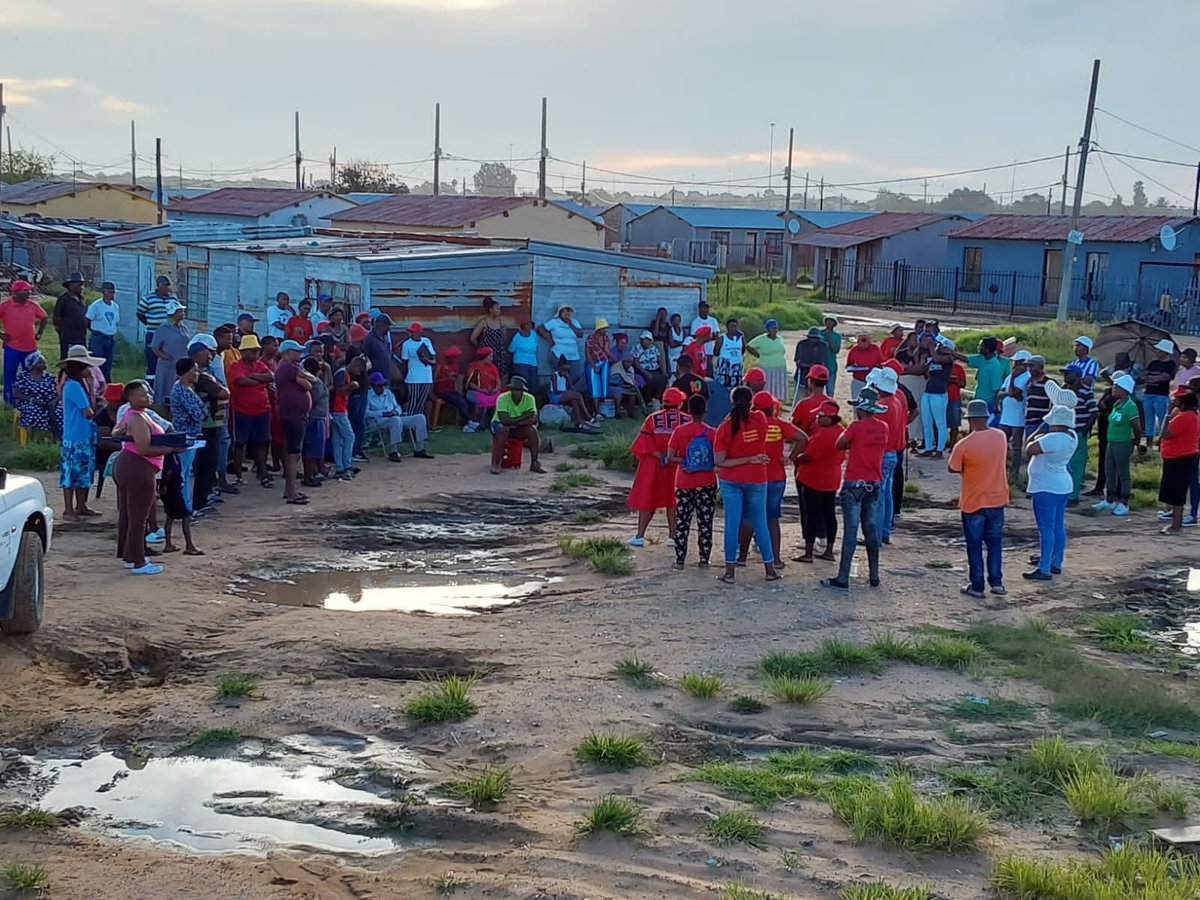 EFF_FreeState's tweet photo. ♦️In Pictures♦️

Provincial Secretary, Cmsr @MMsimanga_B addressing the people of ward14, Matjhabeng ahead of the #NationalShutdown

-Mobilizing the people of ward14 to join us in the streets on the 20th of March 2023, As we demand the immediate resignation of Ramaphosa. https://t.co/8FpMIL1Sdx