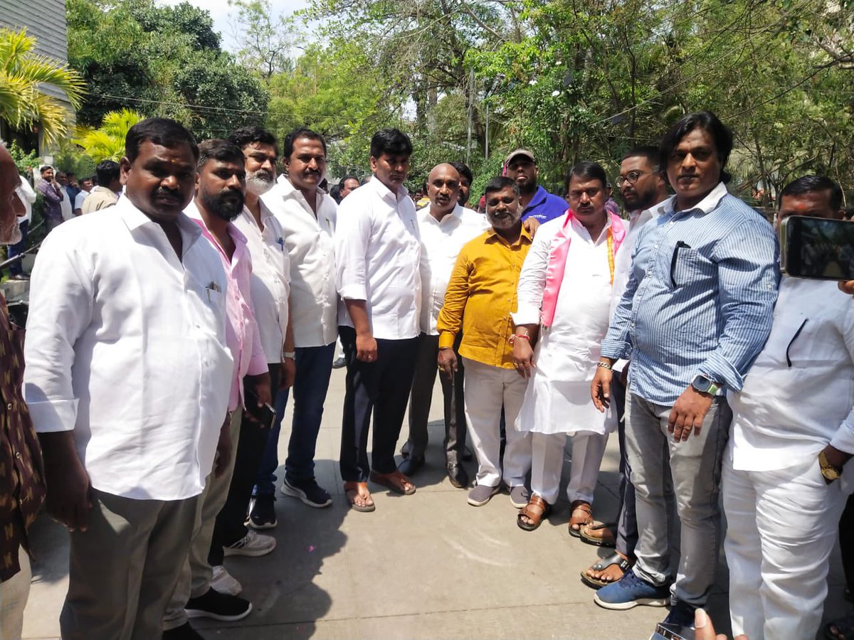 MamtaManga's tweet image. Celebrated hon’ble MLC Smt. @RaoKavitha gari birthday organised by hon’ble MLA Sri. Danam Nagender garu. #TFCC Sri. @RajeevSagarM garu obliged to be the Cheif Guest, also seen are @ManneKavithared garu, Sangeetha garu, V. Srinivas Reddy garu, Santhosh Gupta garu, BRS leaders.