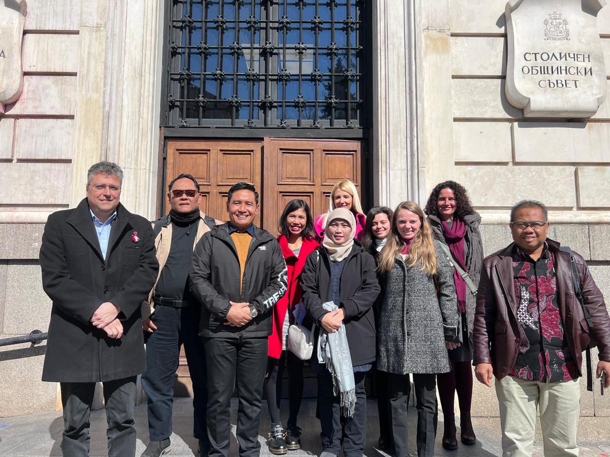 iurc_aa's tweet photo. Day 1 of Semarang (#Indonesia) delegation trip to to Sofia (#Bulgaria): A warm welcome from @FandakovaY, Mayor of Sofia. Opening meeting with Deputy mayor for transport, finance and healthcare, Doncho Barbalov.  @PemkotSmg 
Thanks to @EU_FPI https://t.co/oKN6OBXoEL