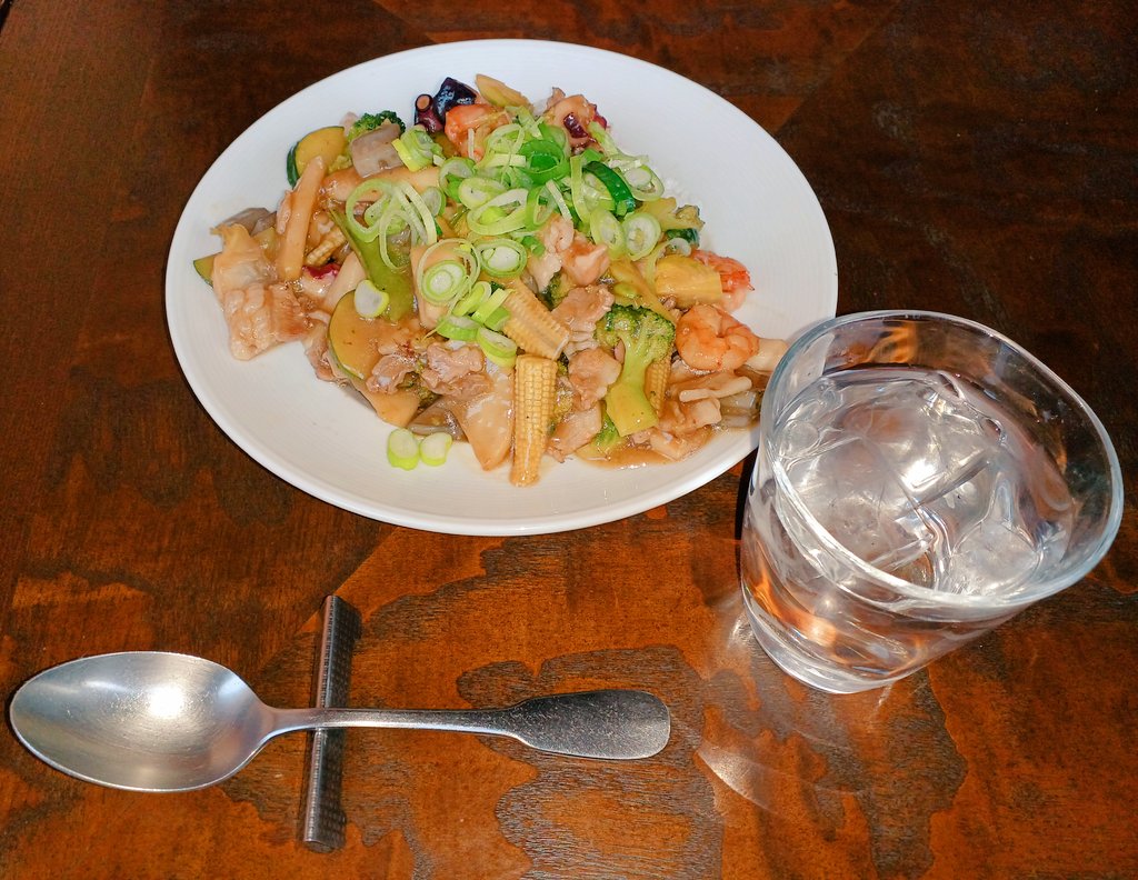 昼ごはん 彩り野菜のごちゃまぜ中華丼♪