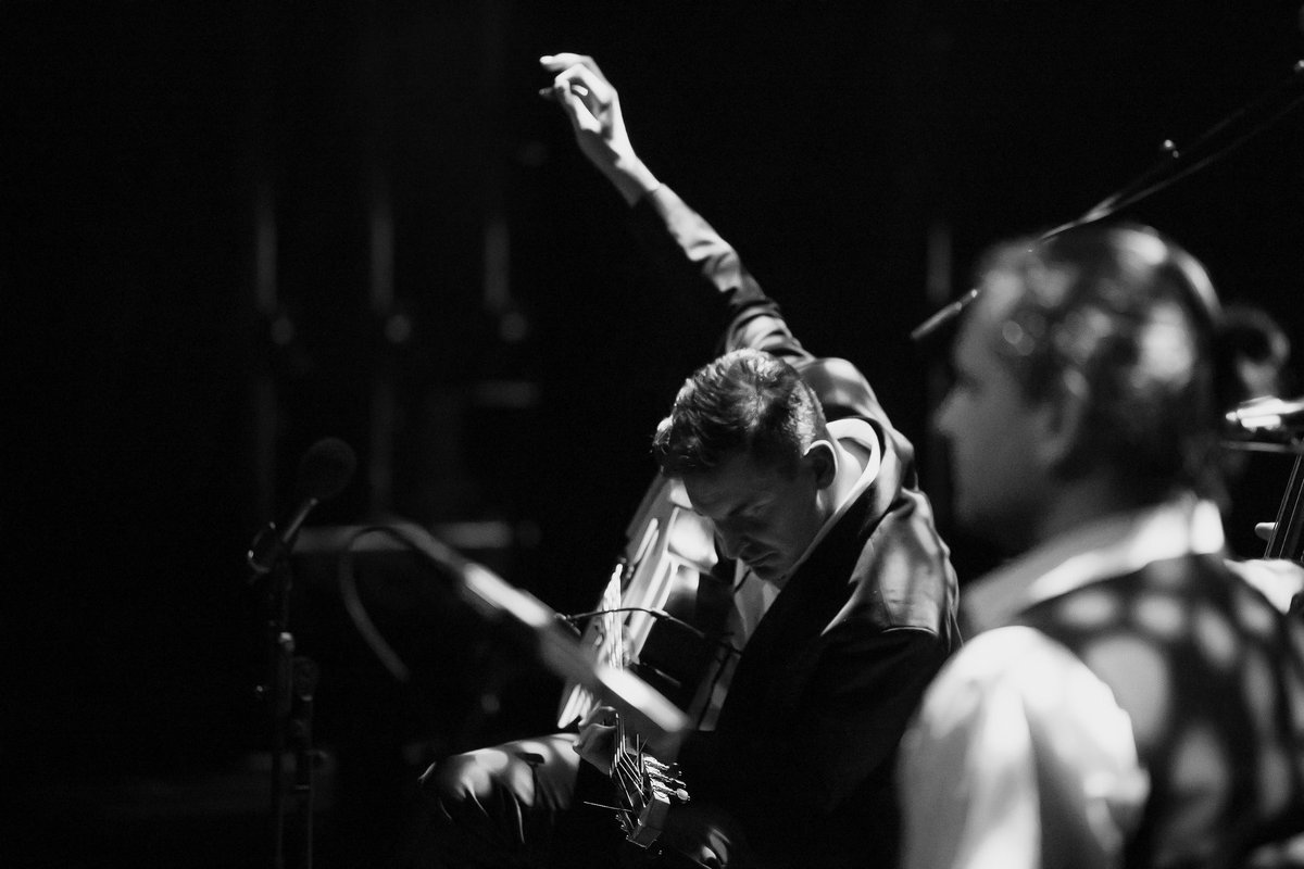 Teo Collori in momento cigano.