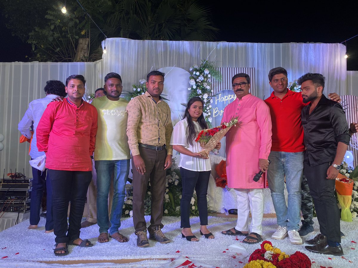_NitinJarhad's tweet photo. आग्रा येथे झालेली शिवजयंती यशस्वीरीत्या पार पडली व त्यात डिजिटल मार्केटिंग टीम ekatta innovators चे विनोद पाटील सरांकडून विशेष कौतुक आणि विशेष सन्मान करण्यात आला.
.
.
#ekattainnovators #ek #agrashivjayanti2023 #agrashivjayanti #ekattateam #ekattateamappriciations #eventsucess https://t.co/TqntifveWy