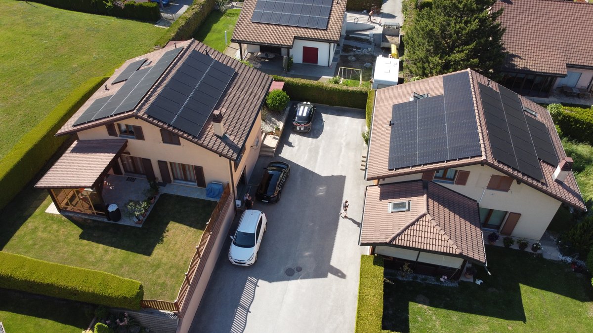 Un an d’autarcie solaire #Decarbonization #EnergyTransition #Grid #Highlights #RenewableEnergies #Storage #Switzerland #Trends is.gd/HvqBTr