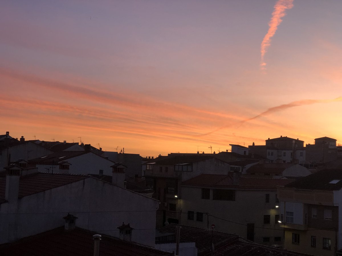 45Beatriz's tweet photo. Egun on. En una semana llega la primavera y nada me hace más ilusión ahora. 😜. Así amanecía hoy #SpringLovers. https://t.co/y3ENuktgLX