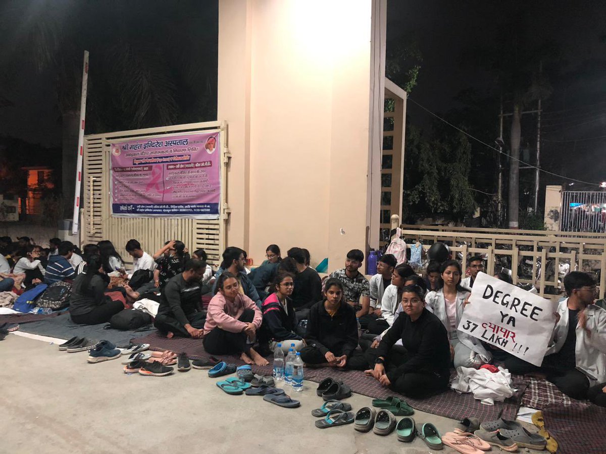 DrDhruvchauhan's tweet photo. The harassment is such that media is stopped from coming to site , tractor placed in front of protest 
What dictatorship is this ! https://t.co/EWX7PfWkkJ