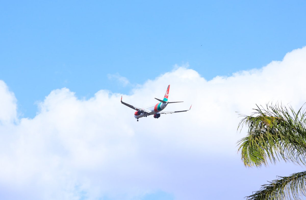BontelSafaris's tweet photo. This was just beautiful😍Boeing 737-800 flying past the Magical Kenya Open in Nairobi.#MKO2023 #BirdieTheKQWay #SwingWithPride #PrideofAfrica #MagicalKenyaOpen #MagicalKenya https://t.co/GqNH7LE4UQ