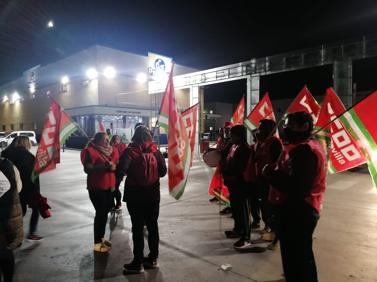 asiccoose's tweet photo. 🔴 Huelga Adecco #Procavi #Marchena #mataderoavesyconejos

⚠️ Empezamos el cuarto día de huelga con seguimiento masivo de la plantilla 💪🏻

ℹ️ por el cumplimiento de unas condiciones laborales dignas ‼️

🗣A esta plantilla se le respeta ✊ #LaHuelgaSirve #ccooindustriasevilla https://t.co/6wwrpMKBRP