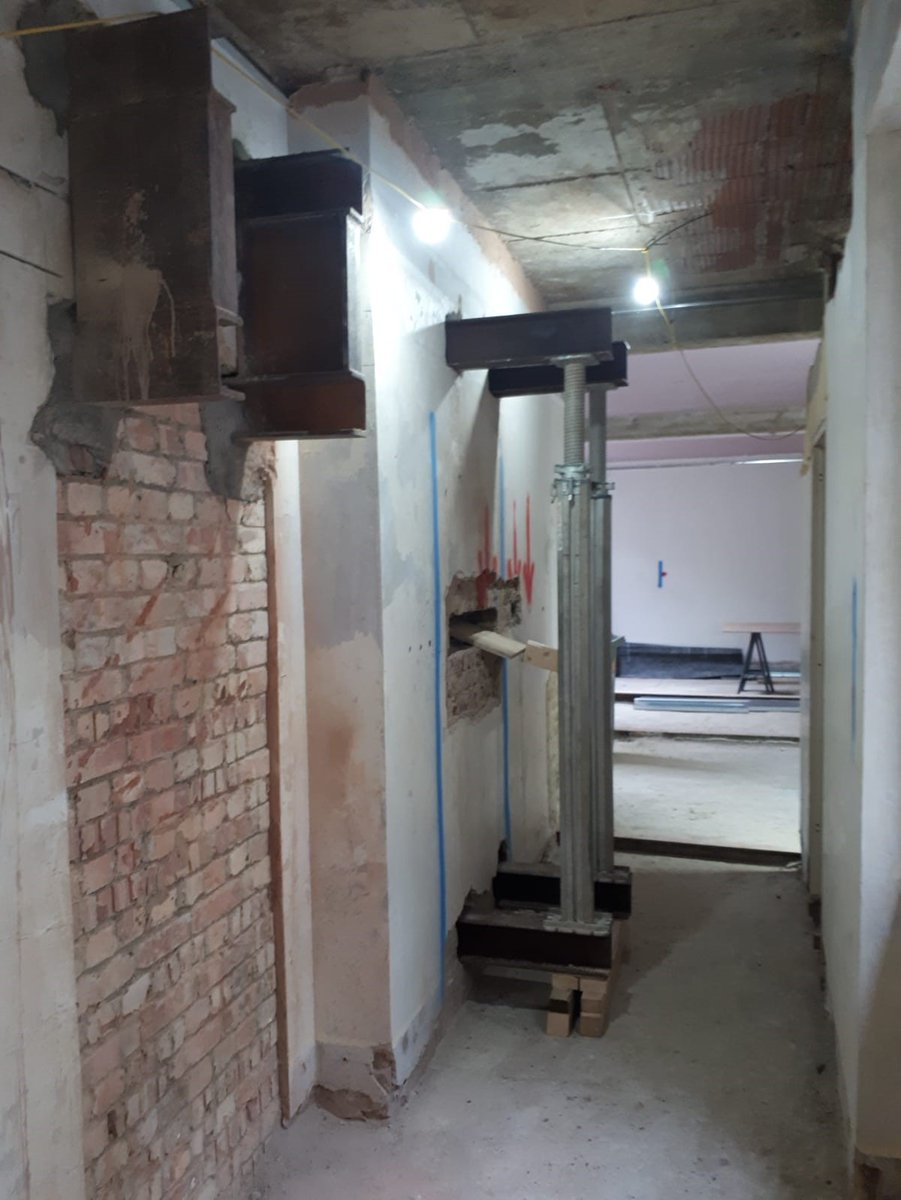 ShacaConstruct's tweet photo. #Shaca #construction recently formed two new openings through existing brick walls as part of an enabling works scheme.

If you have any #structuralalterations requirements on upcoming projects then please do not hesitate to get in touch.

#londonconstruction #temporaryworks https://t.co/lNLenitv4i