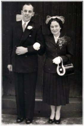 BMDnotices's tweet photo. The marriage of Stan #Holmes and Theresa O'Donovan in #Berkshire,# England in 1955.  Also included on  https://t.co/iRuouYAeGb  are 3 of Theresa's 4 sisters. https://t.co/zj0FSwmbSm