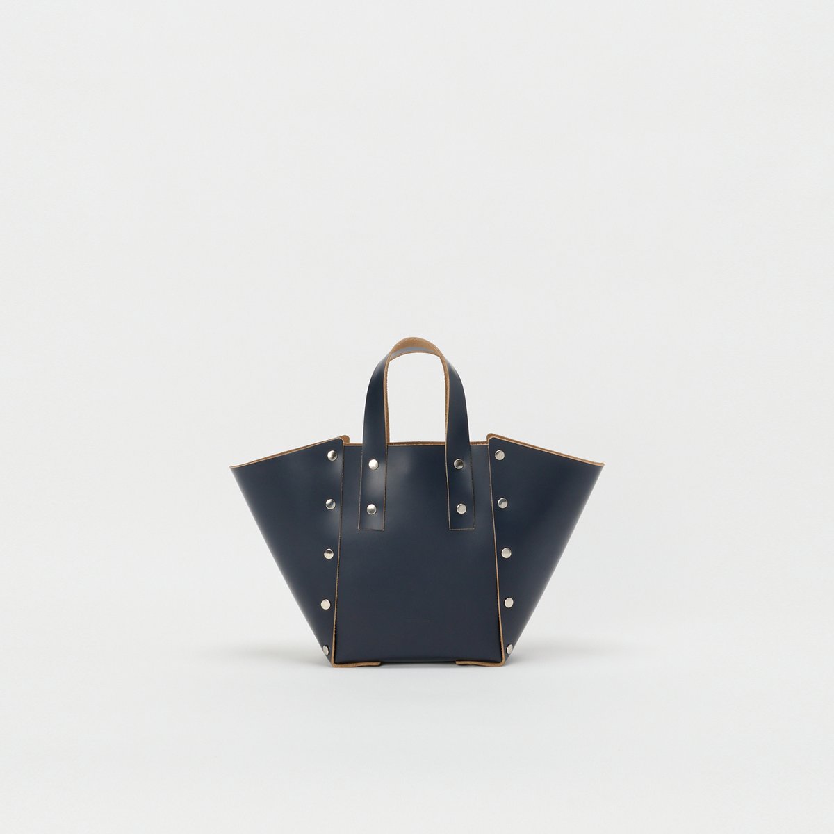 HenderScheme's tweet photo. New collection 2023ws(winter/spring) delivery will start from the 18th of Mar.
Flagship stores @sukima_shop and retailers in Japan.
*abroad: late Mar

assemble series
color: black, white, beige, dark brown, navy

#assemble #henderscheme #2023ws https://t.co/sWVjPJCtzN