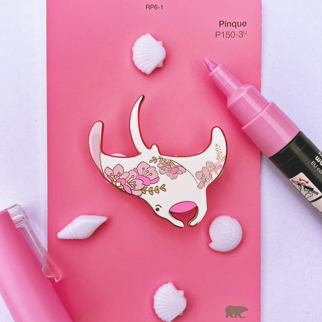 Swiftterlyy's tweet photo. 🌸 Pink Blossom Manta Ray 🌸

Remember these little guys? I’ve had a few people ask if they will ever be stocked again and now they are! They are my favourite pin I created for the Creature Vault Kickstarter a few years ago! 🥰

Link to my shop in my bio! 🌸 https://t.co/YsUgGvje98