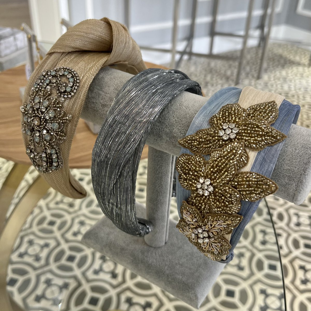 TocadosAirun's tweet photo. Nuestras #diademas son únicas ❤️🔝😍
.
.
Se realizan envíos a toda España.
.
.
#airun #airuntocados #tocadosairun #diademas #diadema #complementos #artesania #artesanosandaluces #invitada #invitadaboda #invitadaperfecta #invitadaelegante #invitadaideal #pendientes #earrings https://t.co/oAiRrmyOYc