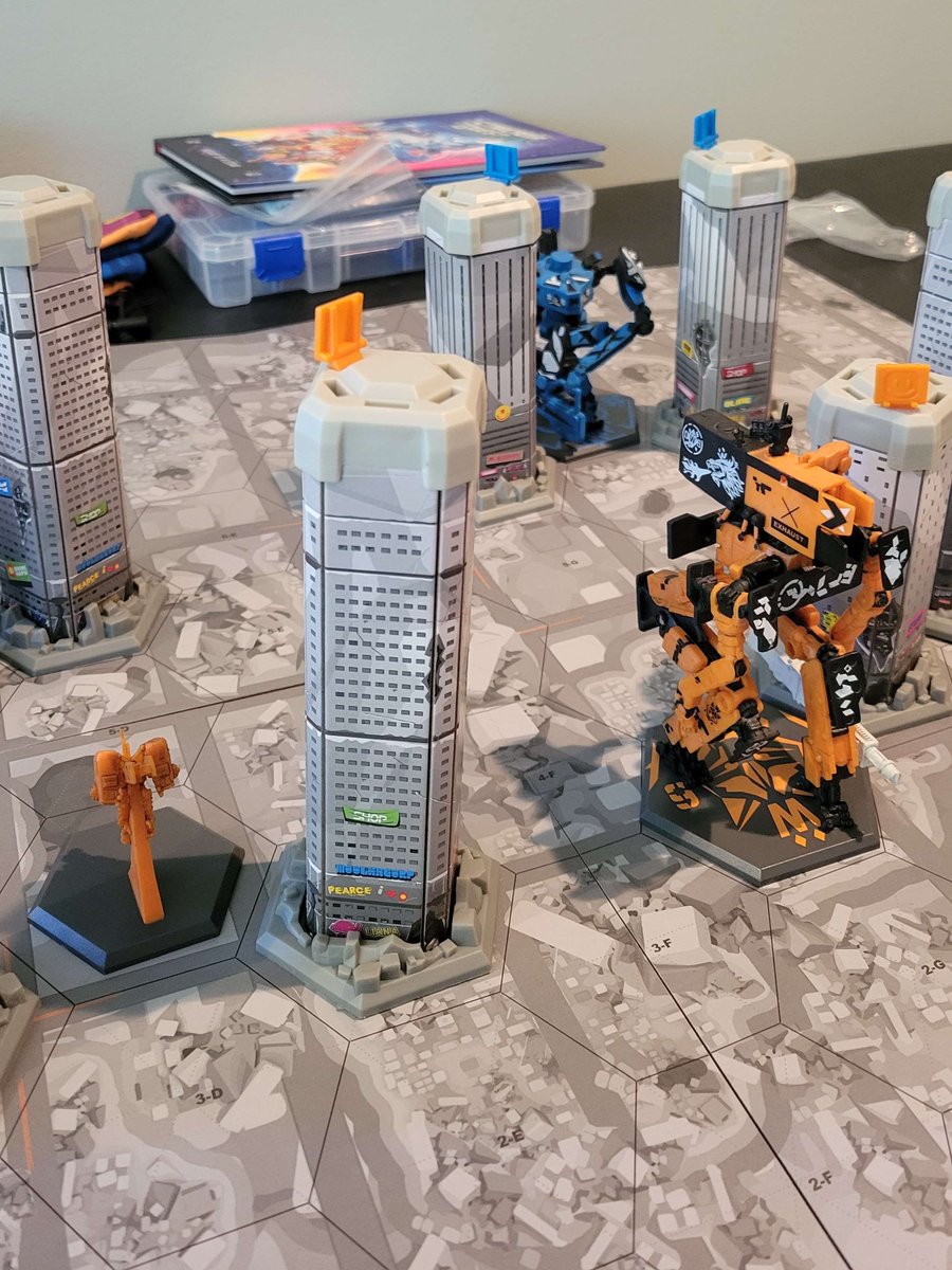GuildHallHobby's tweet photo. GKR Heavy Hitters is an intense and unsurprisingly mean competitive game featuring huge mechs fighting to the death or control of the city.  The Sponsor cards in this game are absolutely ruthless and it features some insanely nice minis  #gkrheavyhitters #mecha #boardgames #flgs https://t.co/G0MDyxvqYo