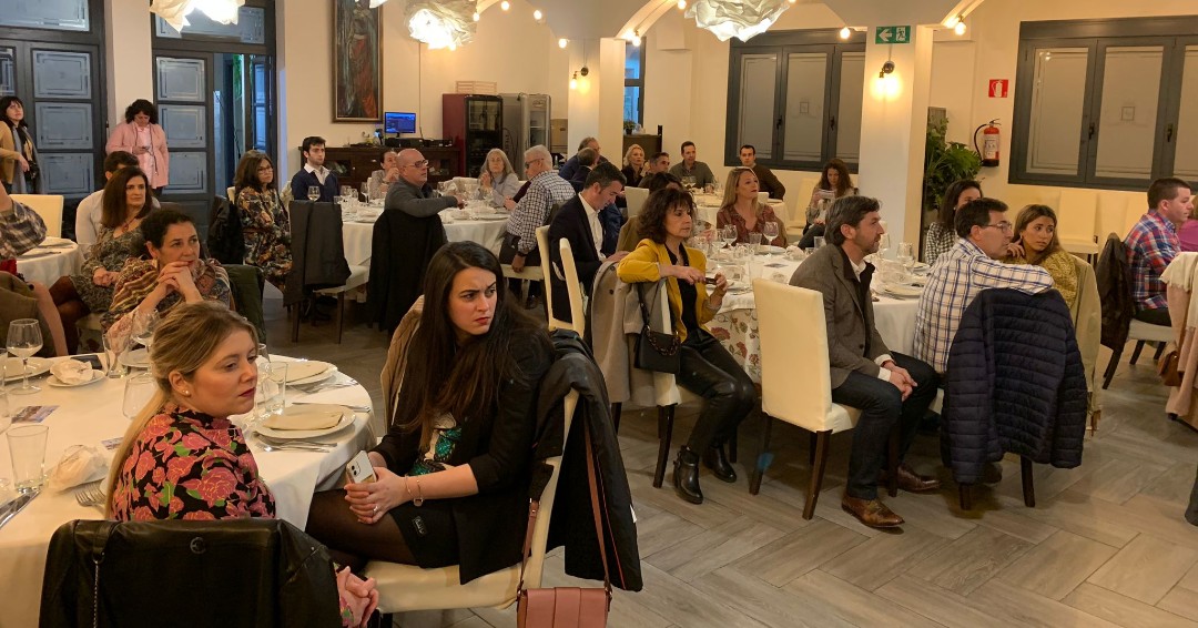 Este pasado viernes se celebró en el casino principal de Guadalajara, con motivo del Día de la Mujer, la cena coloquio titulada “Conversaciones de taurinas” que organizaba en su primera edición la Federación Taurina de Guadalajara. Patricia Prudencio, fue la moderadora del acto.