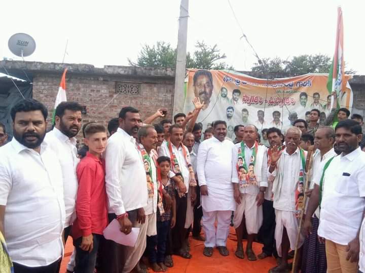 పెద్ది సుదర్శన్ రెడ్డి mla BRS ని వదిలి, దొంతి మాధవ రెడ్డి కాంగ్రెస్ పార్టీ లో చేరిన
కార్యకర్తలు
పడిపోతున్న mla పెద్ది గ్రాఫ్ 
<a href="/BRSparty/">BRS Party</a>
<a href="/KTRBRS/">KTR</a>
<a href="/PSRNSPT/">Peddi Sudarshan Reddy</a>
<a href="/BRSParty_News/">BRS News</a>