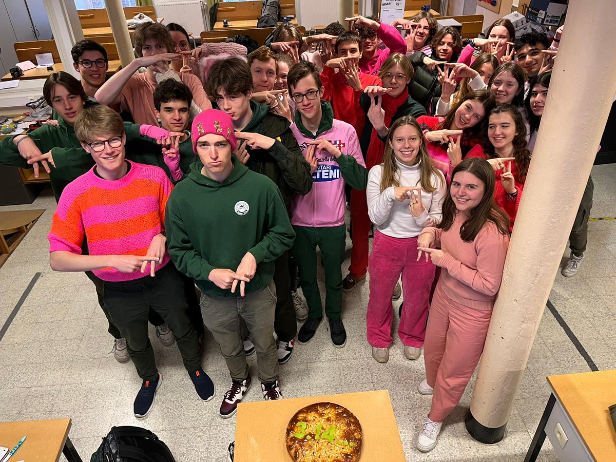 Vandaag ruilen we ons groen uniform voor een outfit in pi-nk. Leerlingen worden ondergedompeld in de codeertheorie. #PiDay #piprijs #sintbavohumaniora
<a href="/Stadgent/">Stad Gent</a> <a href="/platform_wis_VL/">Platform Wiskunde Vlaanderen</a>