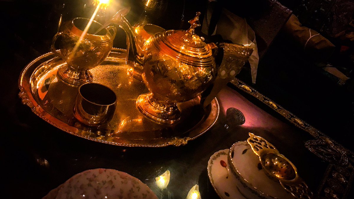 「日暮里の「Darjeeling」へ。店内の装飾も目に映る全てが美美しく異国情緒た」|ひぃのイラスト