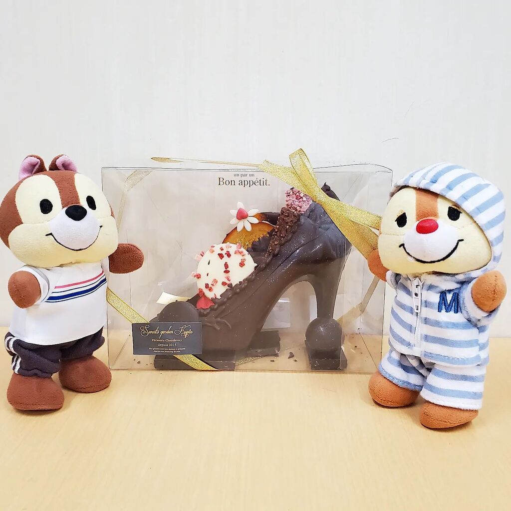 taro66040754's tweet photo. 『チデさんとホワイトデー』

チョコのハイヒール(´･ω･｀)

#ぬいもーず
#ぬい撮り
#ぬいどり
#ぬいぐるみ
#ディズニー
#Disney
#チップとデール
#チデ
#ホワイトデー
#チョコのハイヒール https://t.co/ifBRtUELbP