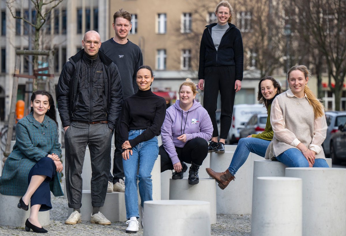 Countdown zum #dpaVolo – noch 1 Tag: Unsere neuen <a href="/dpa/">dpa</a>-Volos haben gerade erst begonnen - und schon im Herbst kannst Du ihnen nachfolgen.  Bewirb Dich noch bis morgen bei uns, um Teil des tollen Teams zu werden: dpaq.de/QEmWP