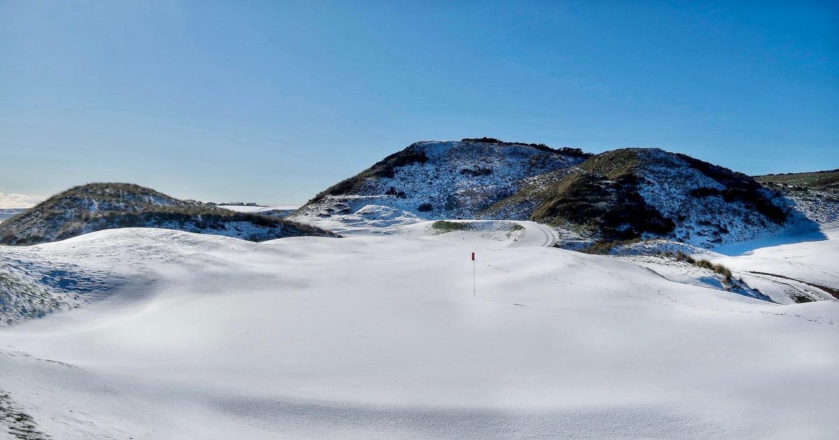 StewartPaul1's tweet photo. Snowy scenes of Cruden Bay Golf Club.
@Crudenbaygolf @HavershamBaker @DunesCrudenBay #bunkeredonline  #scotlandgolf #golf #tommorris https://t.co/CRAy0YxdM3
