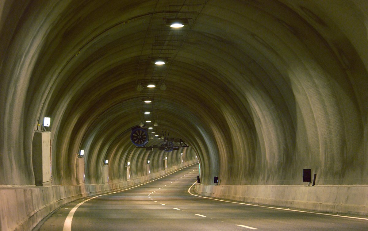 Vergeten jullie niet de Westerscheldetunnel te feliciteren? De langste verkeerstunnel in Nederland werd vandaag in 2003 geopend.

Hier een 🧵 met wat foto's om het te vieren👇